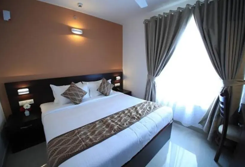 Superior-sviitti, Sterling Thekkady