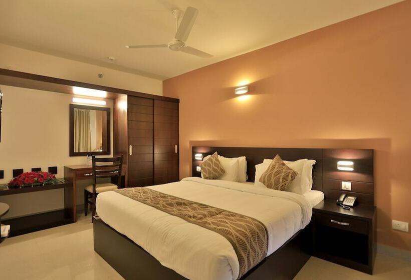 高级套房, Sterling Thekkady