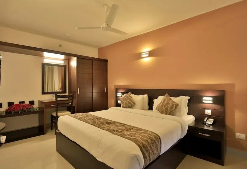 Superior-sviitti, Sterling Thekkady