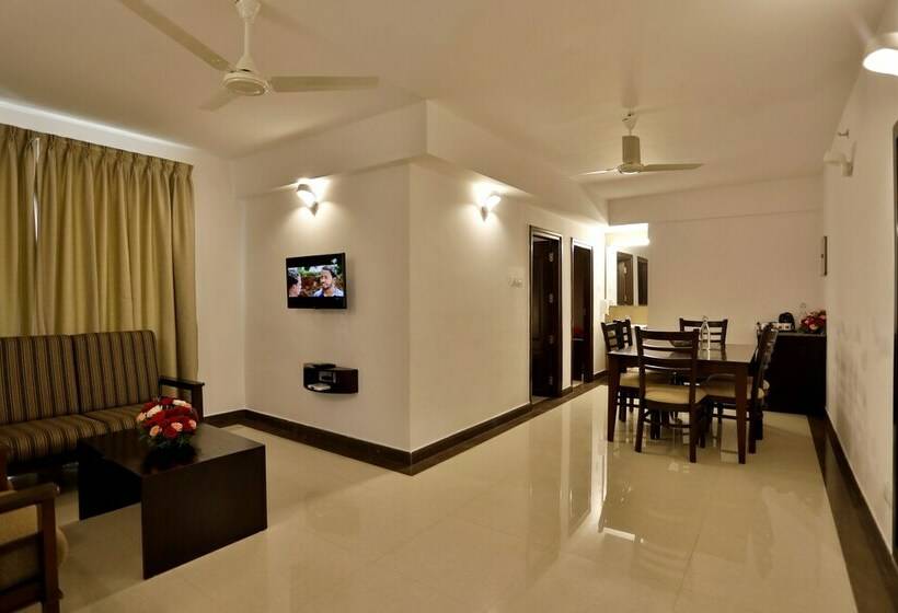 家庭套房, Sterling Thekkady