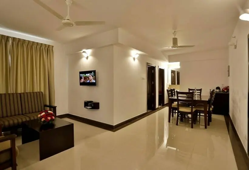 Perhesviitti, Sterling Thekkady