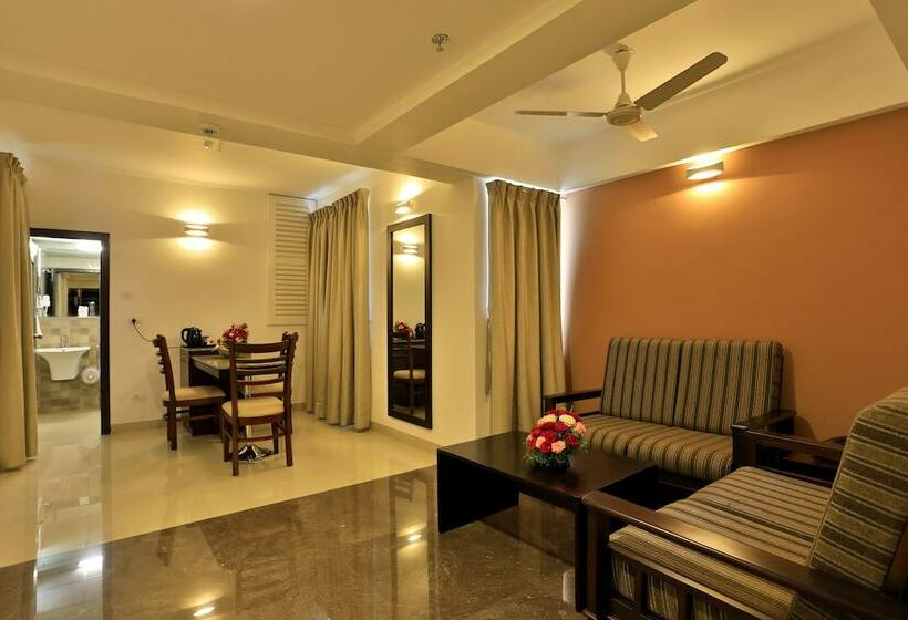 高级套房, Sterling Thekkady