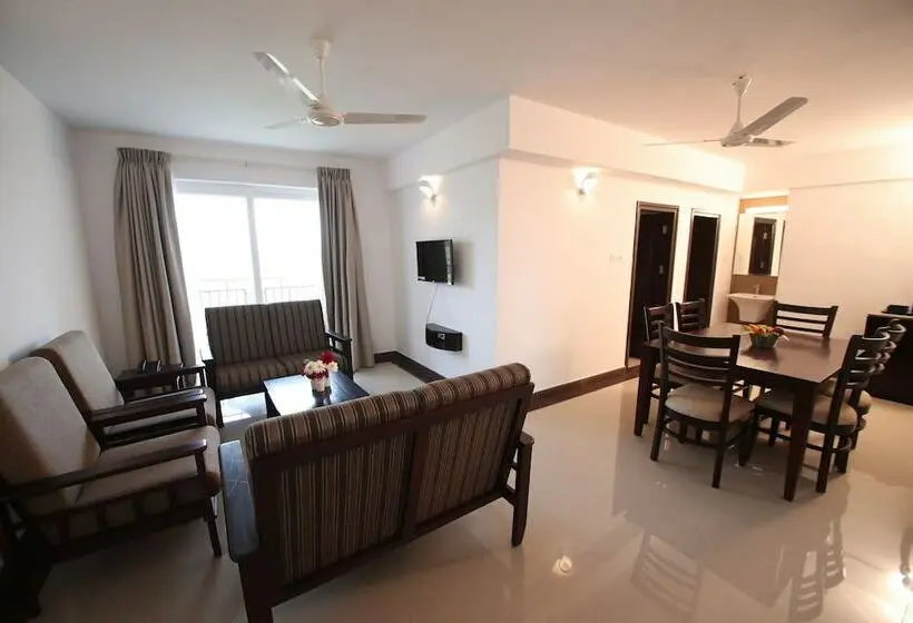 Perhesviitti, Sterling Thekkady