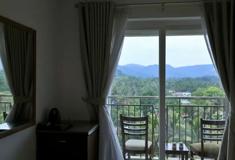 Superior-sviitti, Sterling Thekkady
