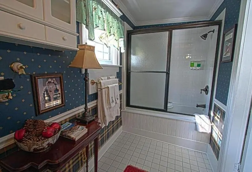 エコノミールーム, Phineas Swann Inn & Spa