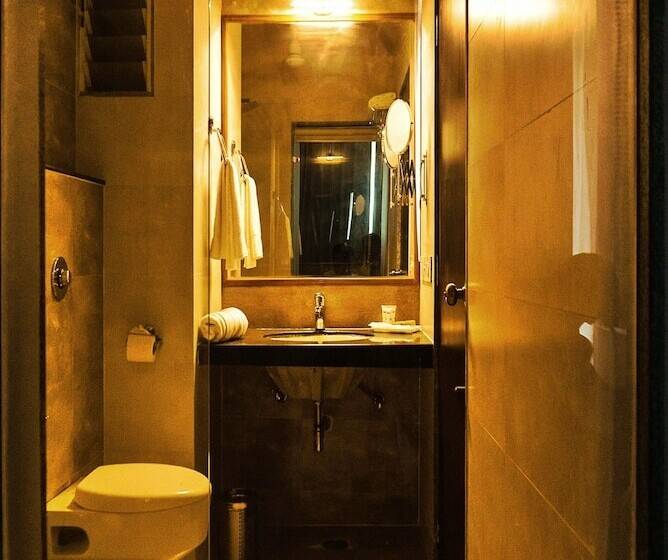 חדר דלוקס, The Raas Mahal