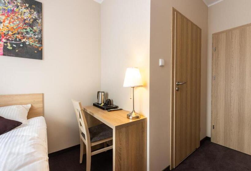 اتاق استاندارد یک نفره, Astoria Fly Modlin Airport