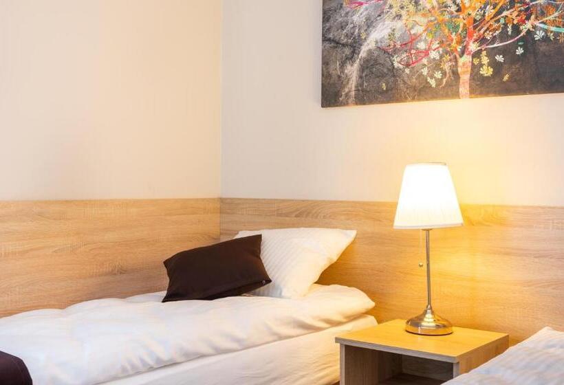 اتاق استاندارد سه نفره, Astoria Fly Modlin Airport