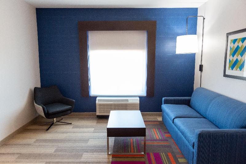 Люкс Адаптированный для Инвалидов, Holiday Inn Express & Suites Kingfisher By Ihg