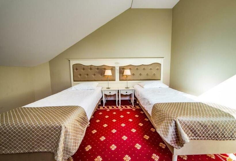 スタンダード4人部屋, Sobienie Krolewskie