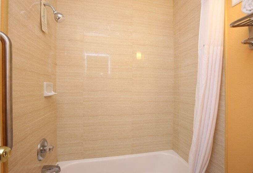Номер Стандарт 2 Двуспальные Кровати, Days Inn By Wyndham Queensbury/lake George