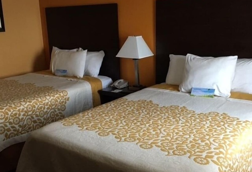 2ダブルベッドのスタンダードルーム, Days Inn By Wyndham Queensbury/lake George