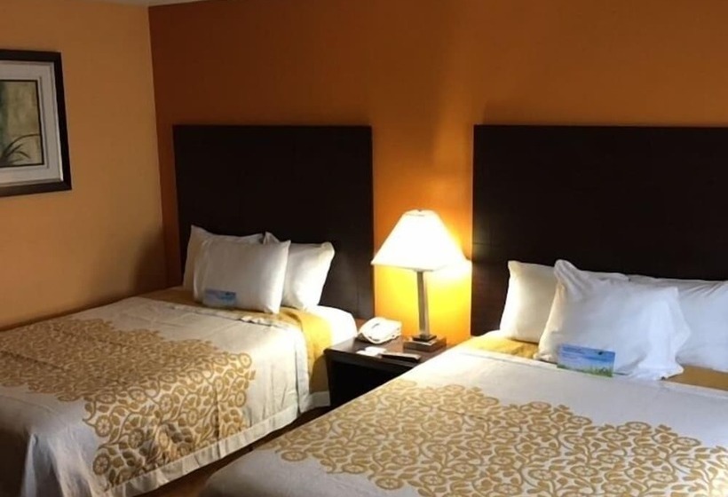 Номер Стандарт 2 Двуспальные Кровати, Days Inn By Wyndham Queensbury/lake George