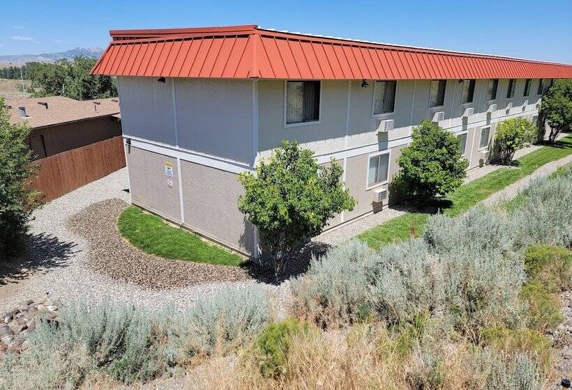 جناح, Super 8 By Wyndham Cody