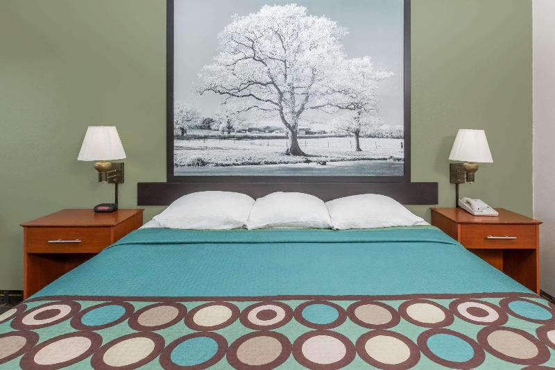 キングサイズベッドのスタンダードルーム, Super 8 By Wyndham Osceola Ia