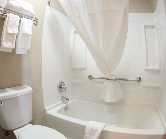 جناح ديلوكس, Super 8 By Wyndham Portsmouth