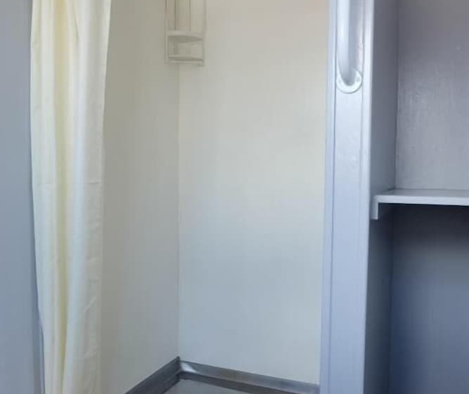 家庭间, Kiwi As Guest House