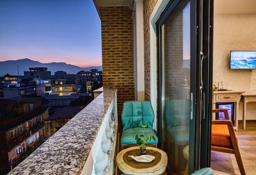 اتاق لوکس, Arushi Boutique