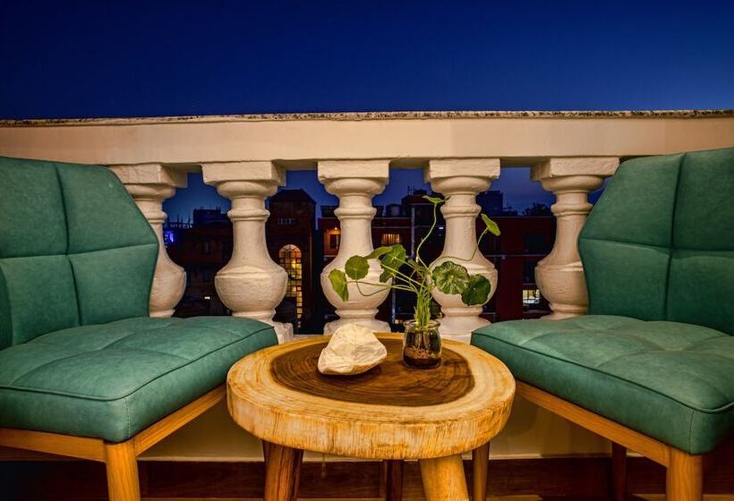 اتاق لوکس, Arushi Boutique