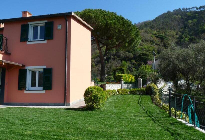 Standard room with outdoor bath, La Vignana   5 Terre