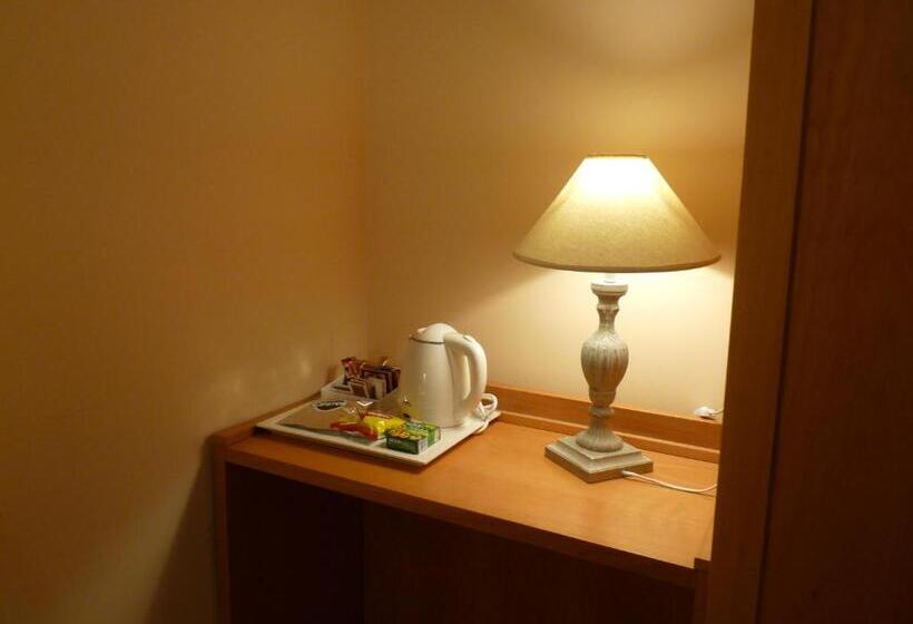 Standard room with outdoor bath, La Vignana   5 Terre