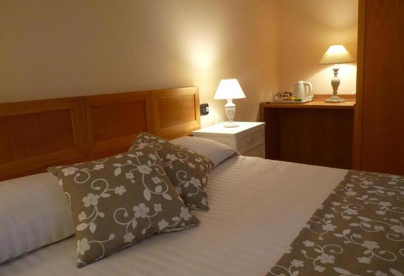 Standard room with outdoor bath, La Vignana   5 Terre