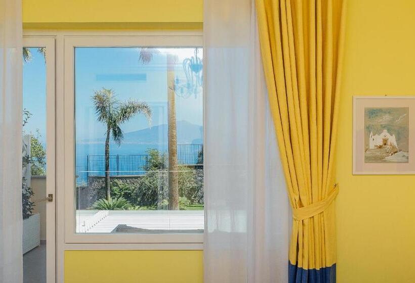 سوئیت با بالکن, Villa Eliana