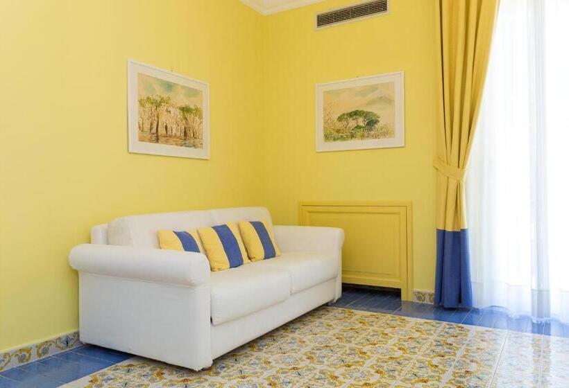 سوئیت با بالکن, Villa Eliana