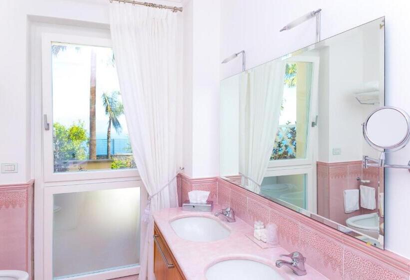 سوییت با چشمانداز دریا, Villa Eliana