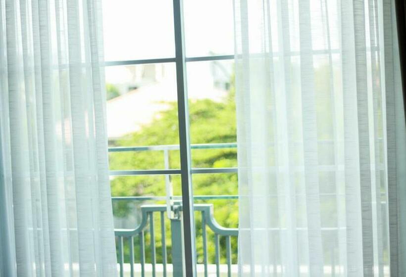 Quarto Deluxe com Sacada, The Square 101