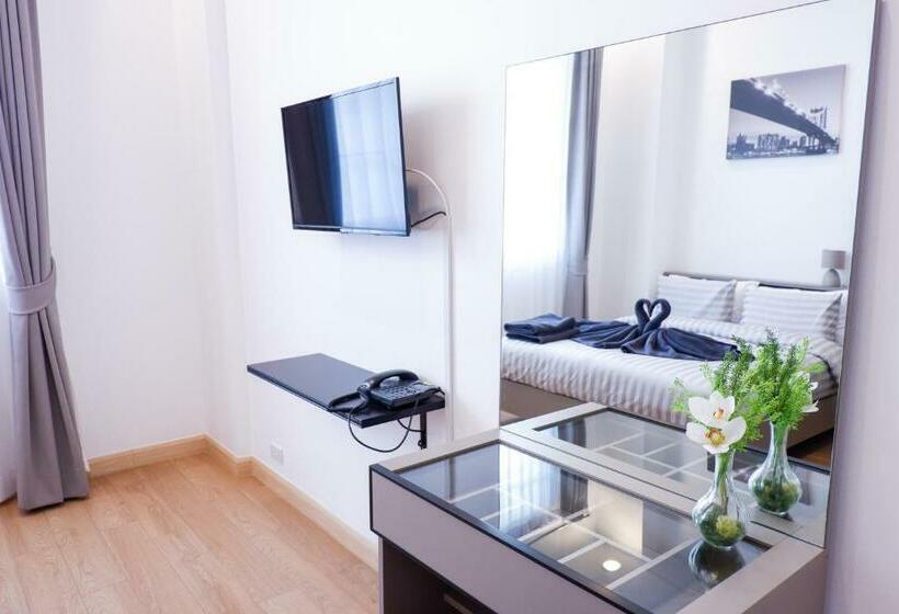 Quarto Deluxe com Sacada, The Square 101