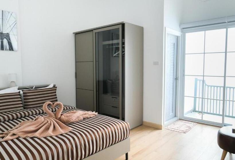 Quarto Deluxe com Sacada, The Square 101