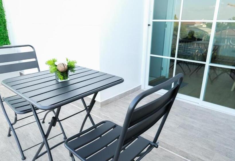 Quarto Deluxe com Sacada, The Square 101