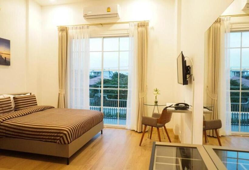 Quarto Deluxe com Sacada, The Square 101