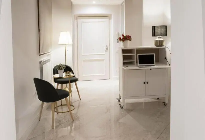 اتاق لوکس سه تخته, I Fiori De' Mario Suites
