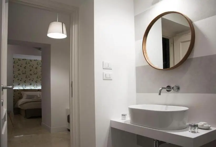 آپارتمان یک خوابه با دری مشترک که هال را جدا می کند., I Fiori De' Mario Suites