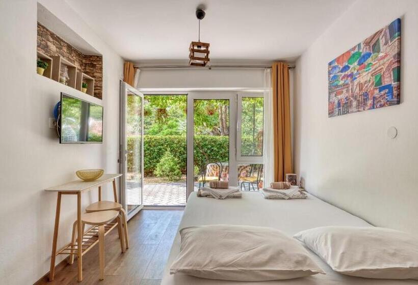 استودیو استاندارد با چشم‌انداز باغ, Baka Zlata Apartments