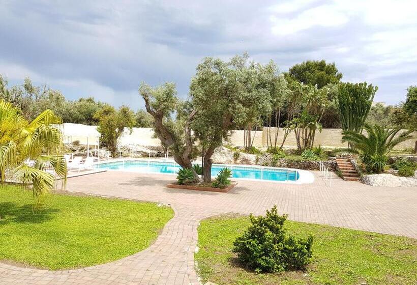 Номер Стандарт Вид на Бассейн, Resort Villa Isola B&b
