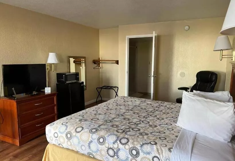 キングサイズベッドのスタンダードルーム, Hole Inn The Wall Hotel   Fort Walton Beach   Sunset Plaza   Nearby Beaches & Hurlburt