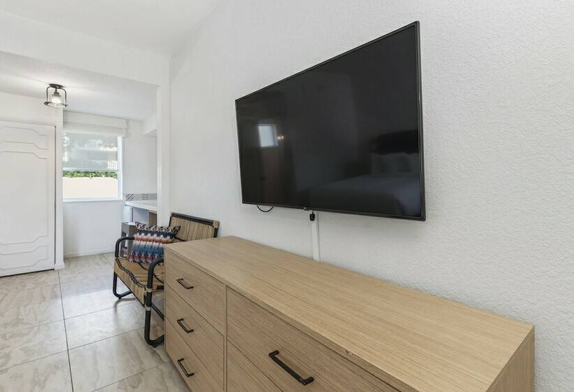 غرفة قياسية سرير مزدوج, Postcard Inn On The Beach