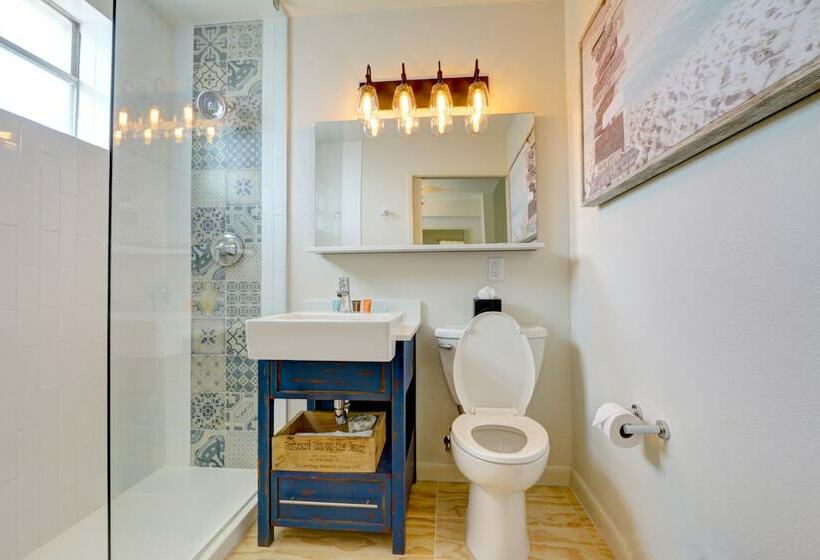 غرفة قياسية سرير مزدوج, Postcard Inn On The Beach