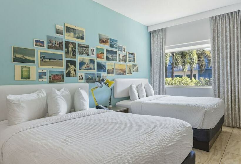 غرفه قياسيه سريرين مزدوجين, Postcard Inn On The Beach