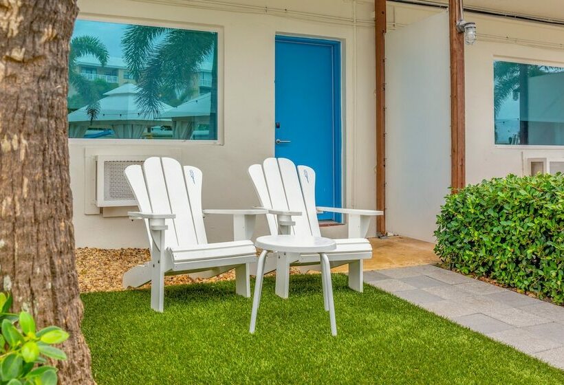 غرفه قياسيه سريرين مزدوجين, Postcard Inn On The Beach