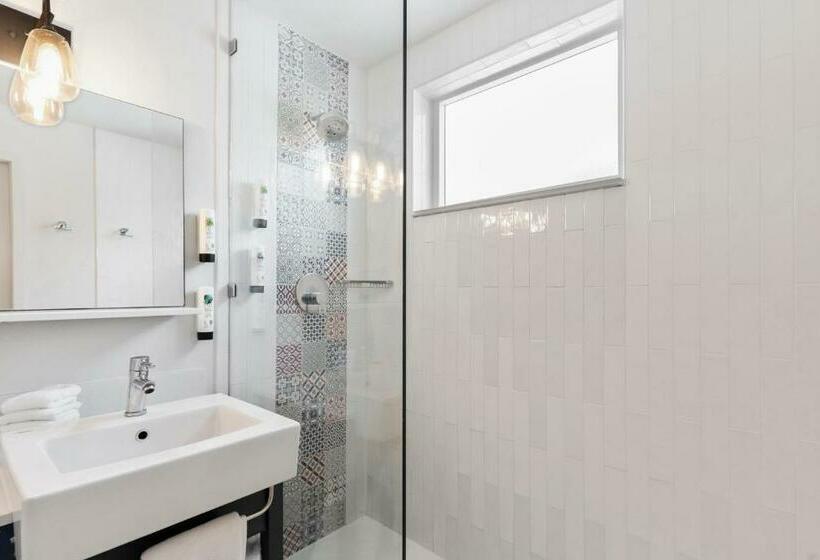 غرفة قياسية مطلّة علي حمام السباحة, Postcard Inn On The Beach