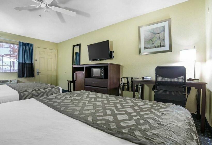 Номер Стандарт 2 Двуспальные Кровати, Rodeway Inn & Suites