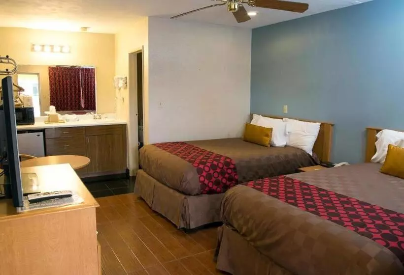 اتاق استاندارد با 2 تخت دوبل, Townhouse Inn And Suites