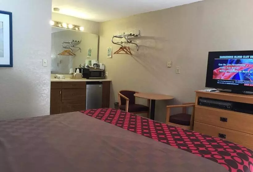 اتاق استاندارد با تخت بزرگ, Townhouse Inn And Suites