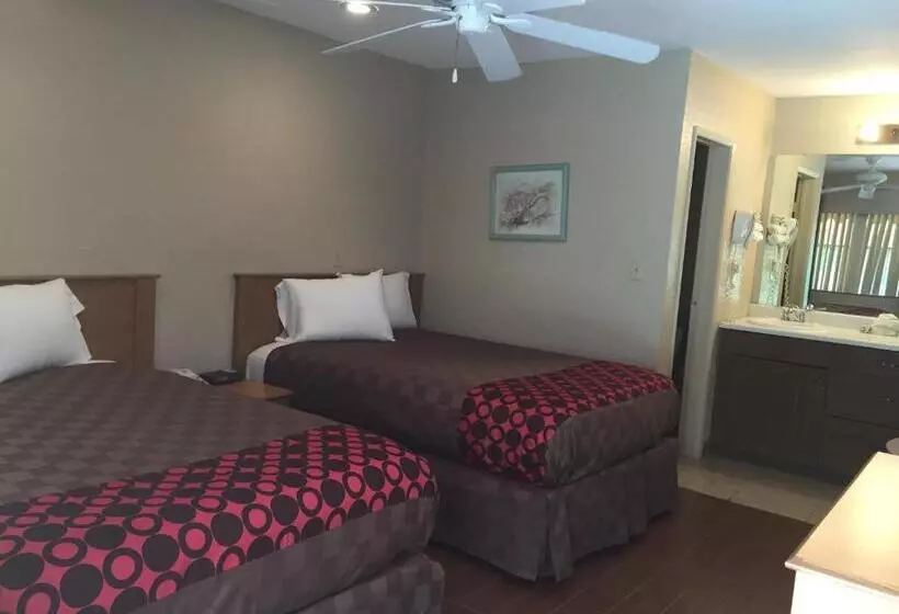 اتاق استاندارد با 2 تخت دوبل, Townhouse Inn And Suites