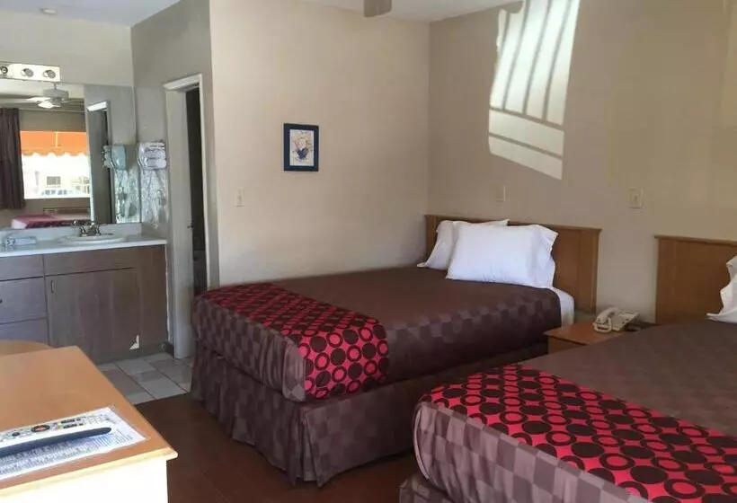 اتاق استاندارد با 2 تخت دوبل, Townhouse Inn And Suites