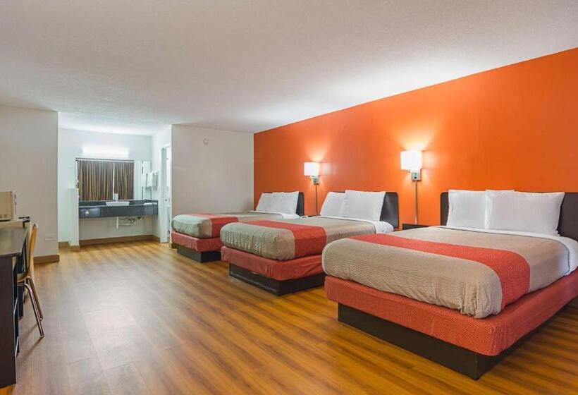 חדר דלוקס לארבעה, Motel 6 Cleveland, Tn